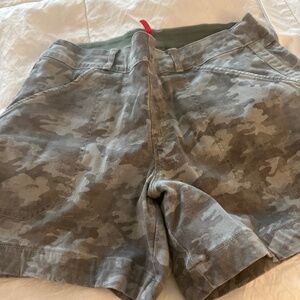 Spanx shorts L